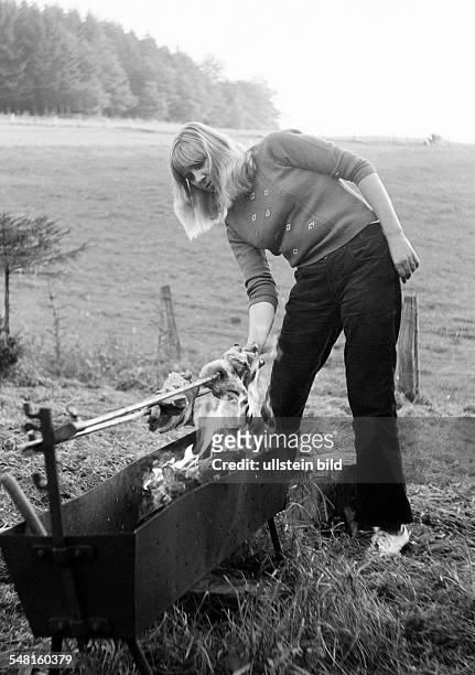 People, freetime, barbecue in the country, young woman turns a roast on the charcoal grill, aged 20 to 30 years, Kriemhild -