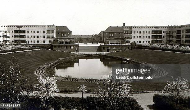 Die Anlage am Lowise-Reuter-Ring in der Hufeisen - Siedlung in Britz; an der Fritz-Reuter-Allee zwischen Buschkrugallee und Blaschkoallee 1925 1931...