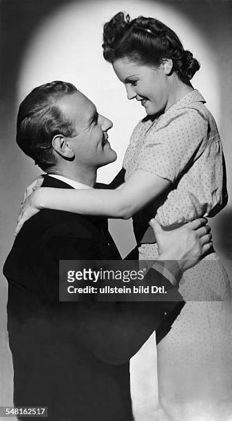 Matterstock, Albert *-+ Schauspieler, D mit Magda Schneider in dem Film 'Wer kuesst Madeleine ?' - 1939 Foto: Terra english> Matterstock, Albert *-+...