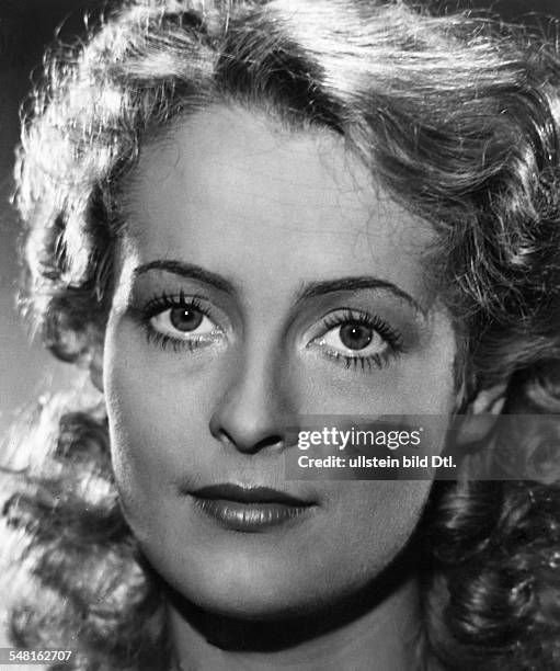 Meyendorff, Irene von *- Actress, Germany in the movie 'Johann'. - 1942 published by: 'BVZ' 1.12.1942