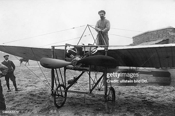 Bleriot, Louis *01.07.1872-+ Luftfahrtpionier, Flugzeugkonstrukteur, Frankreich Ueberflog als Erster den Aermelkanal am - vor seiner Ueberquerung des...