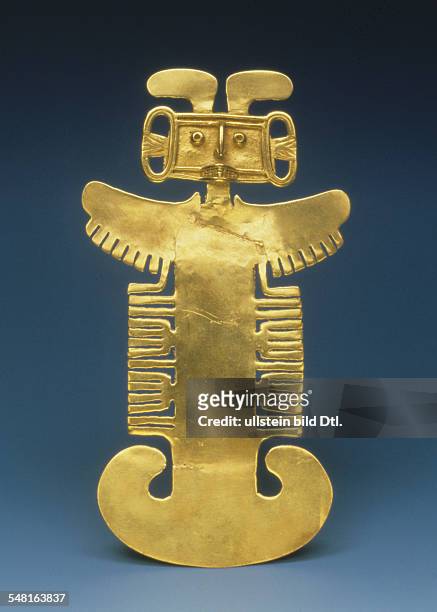 Prehispanic america, tribal chiefdoms of columbia. Cast gold pectoral pendant Tolima culture central colombia 200-1000 A.D. Human-animal compostie...