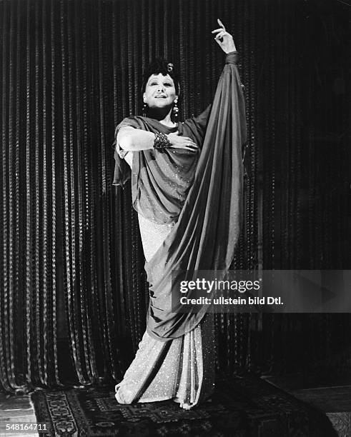 Hesterberg, Trude *02.05.1892-+ Actress, Germany - in the role of Cleopatra in 'Kleopatra die Zweite' - 1940 - Photographer: Regine Relang - Vintage...
