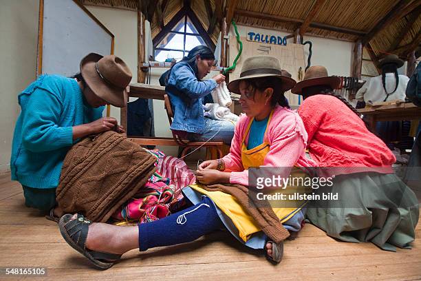 Peru - Yaurisque: Development project of CECADE : villagers get trained in renewable energies and traditional handicrafts. Women in textile work.