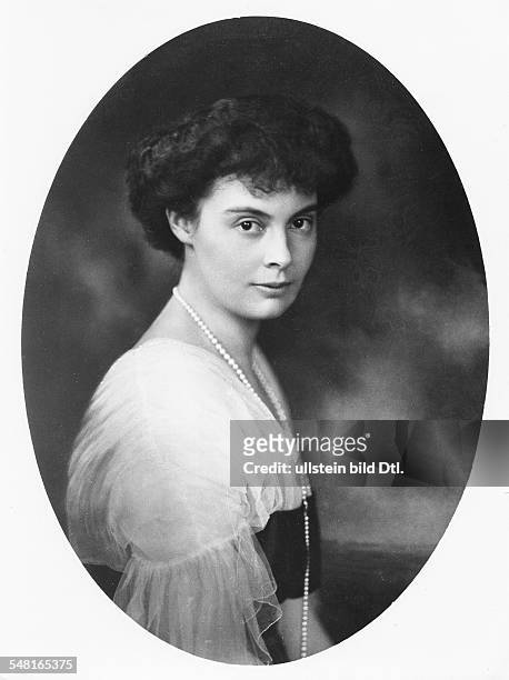 Cecilie zu Mecklenburg *20.09.1886-+ Kronprinzessin, D Ehefrau von Kronprinz Wilhelm von Preussen - Portrait - 1914 Foto: Ernst Sandau