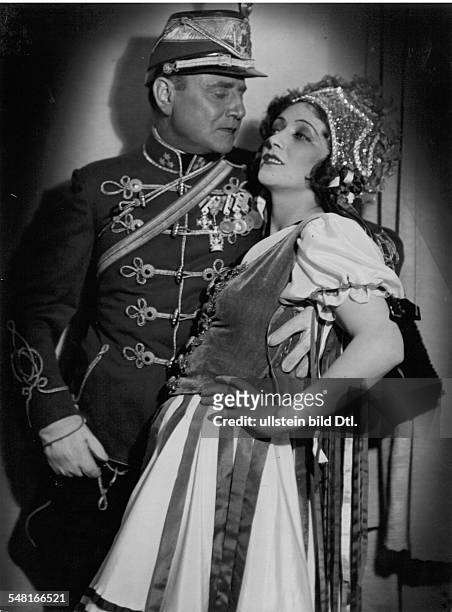 Ahlers, Anni *-+ Singer, Actress, Germany - with Franz Seitz at the Operetta "Viktoria And Her Hussar" by Paul Abraham at Metropol-Theater Berlin -...