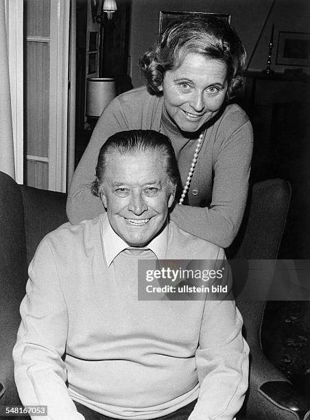 Soehnker, Hans *-+ Actor, Germany with his wife Inge. - 1973