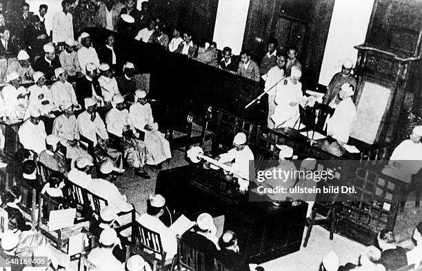 Independence of Burma Prime Minister Thakin taking the oath to the Republic in the constituent assembly