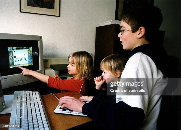 Kinder Und Computer 64 Kinder Computer Photos & High Res Pictures - Getty Images