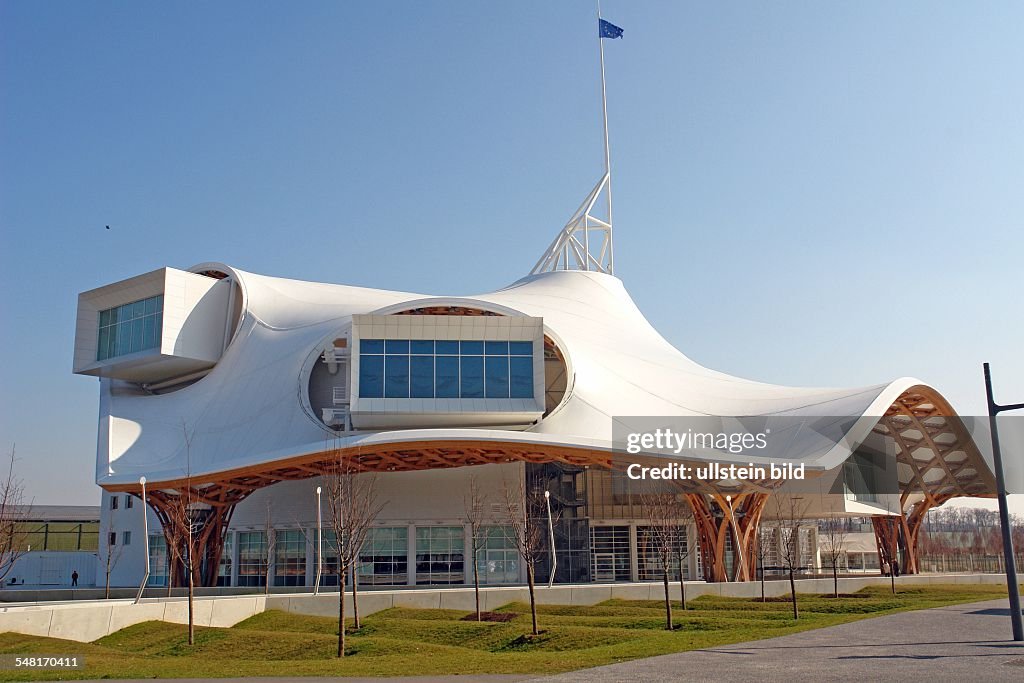 France Lorraine Lothringen Metz - Centre Pompidou-Metz - architecture: Shigeru Ban, Jean de Gastines and Philip Gumuchdjian