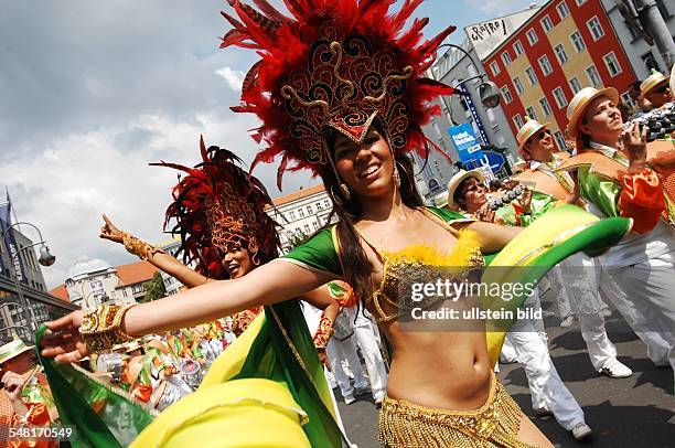 Samba Example Samba Frau Photos and Premium High Res Pictures - Getty Images