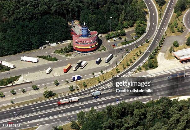 Luftaufnahme der Raststätte Dreilinden - Juli 1999