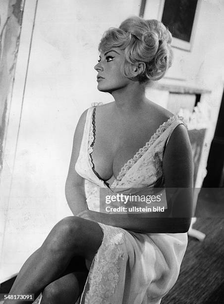 Ekberg, Anita *- Schauspielerin, Schweden - Rollenportrait, in dem Film "Das Liebeskarussell" - 1965