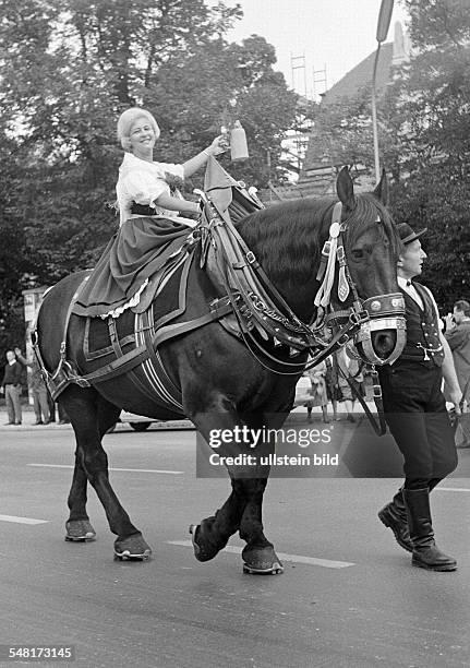 Folk festival, Munich Beer Festival 1966, Entry of the Oktoberfest Staff and Breweries, traditional costume parade, a coachman leads a coach horse,...
