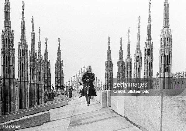 Italy, Lombardy, Milan, Milan Cathedral, Duomo di Santa Maria Nascente, Dom de Milan, Gothic, on the roof ot the cathedral -