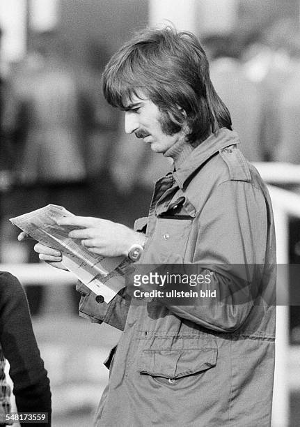 Sports, equestrianism, racecourse Dinslaken, trotting race 1973, horse-racing bet, man reads the racing sheet, aged 20 to 25 years, D-Dinslaken,...