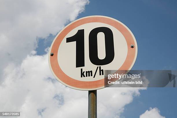 Traffic sign speed restriction 10 kilometers - June 24, 2007