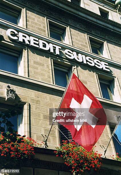 Schweizer Fahne am Gebäude der Credit Suisse am Paradeplatz / Bahnhofstrasse - September 2000