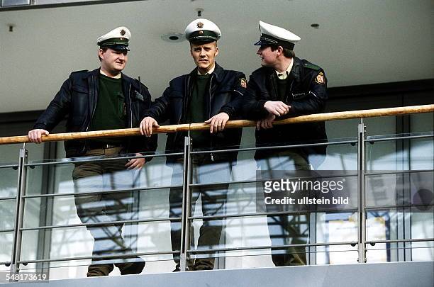 Drei Polizisten in Hamburg - 2000