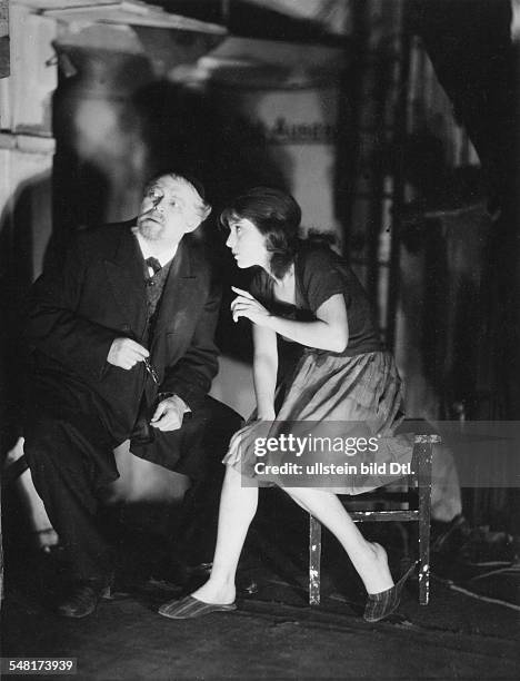 Hermann Vallentin *24.05.1872-18.09/+ Actor, Germany - with Ruth Albu backstage before his performance in the Renaissance Theater, Berlin - 1929 -...