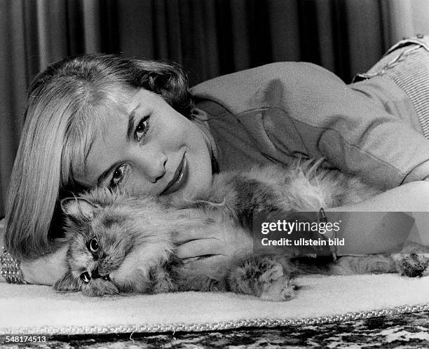 Sabine Bethmann, actress, Germany - Portrait with her tomcat Pascha - about 1957