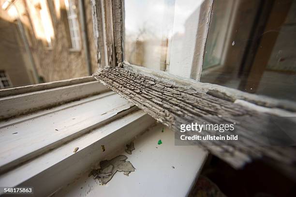 Germany Berlin Pankow - Shabby windows at the Bornholm primary school -