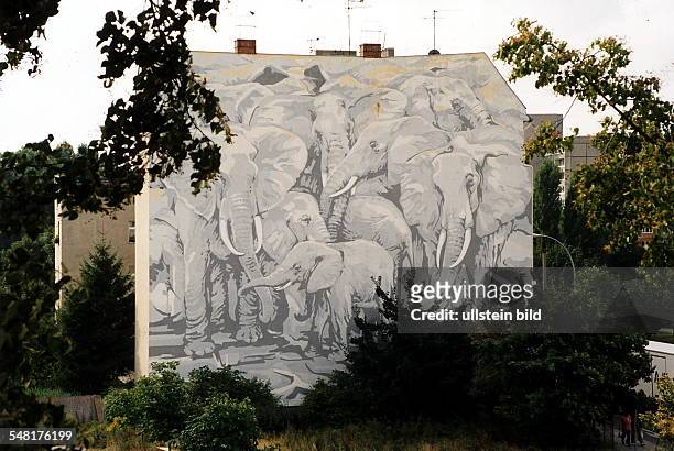 Haus an der Strasse am Tierpark mit Elefanten-Wandbild - 1995