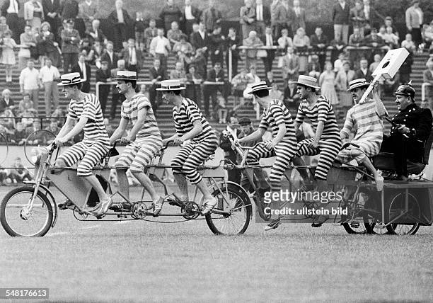 Event, 3rd International Police Sports and Music Festival 1966 in the Niederrhein Stadium in Oberhausen, humour, seven humorists on one bicycle,...