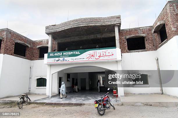 Pakistan Punjab Lahore - hospital of the Islamist brigade group Lashkar-e-Taiba and the organization Jamaatud Dawa in front of their mosque on a...