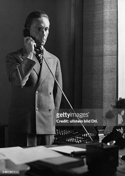 Joseph Goebbels *29.10.1897-+ Politician, Nazi Party, Germany - on the phone in his study - late October 1933 - Photographer: James E. Abbe - Vintage...