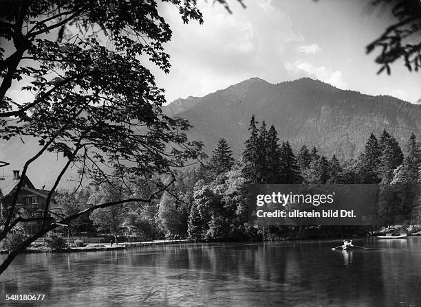 German Empire - Bayern Freistaat - : Upper Bavaria: Badersee near Garmisch - In background the mountains Schafberg und Griesberg - Photographer:...