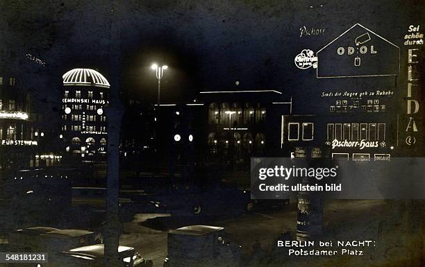 Blick auf den Potsdamer Platz bei Nacht; von links: Hotel Fürstenhof, Haus Vaterland, Teilansicht des Potsdamer Bahnhof, das Pschorr-Haus ; im...