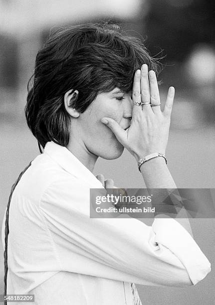 People, young girl holds her hand up to the face, portrait, Brazilian, Brazil, Minas Gerais, Belo Horizonte, aged 20 to 25 years, Rita -