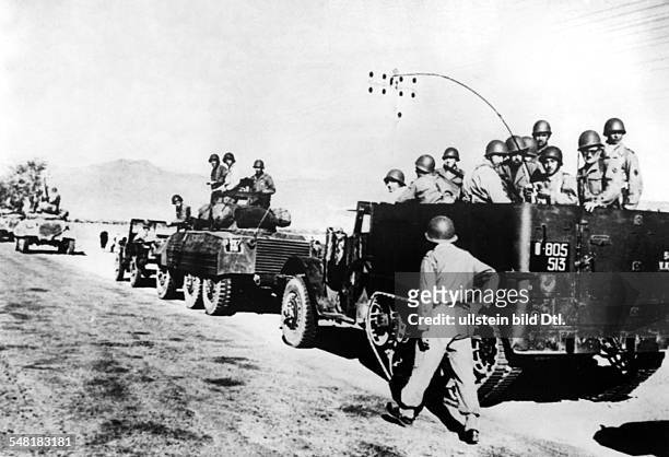 Algerienkrieg: Französische Militärkolonne auf dem Weg in das Unruhegebiet in Südwest-Algerien. November 1954