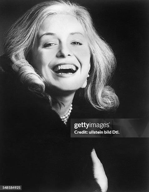 Jones, Gwyneth *- Sopranistin, GB - Portrait, lacht - 1980