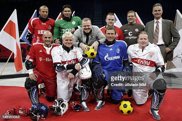 Press conference for "Deutscher Eisfussball Pokal 2009" - L.t.r. Peyman Amin, Guido Cantz, Ingo Anderbruegge, Joey Kelly Matthias Scherz, Thomas...