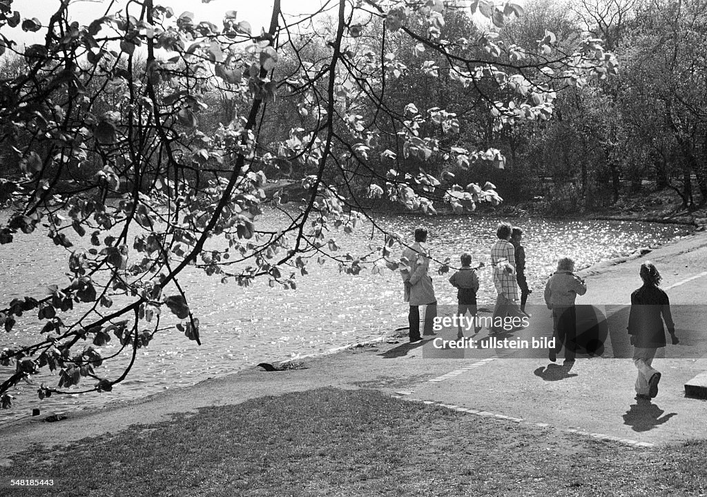 Springtime, family with four children walks along a pond, Ruhr area, North Rhine-Westphalia - 14.04.1974