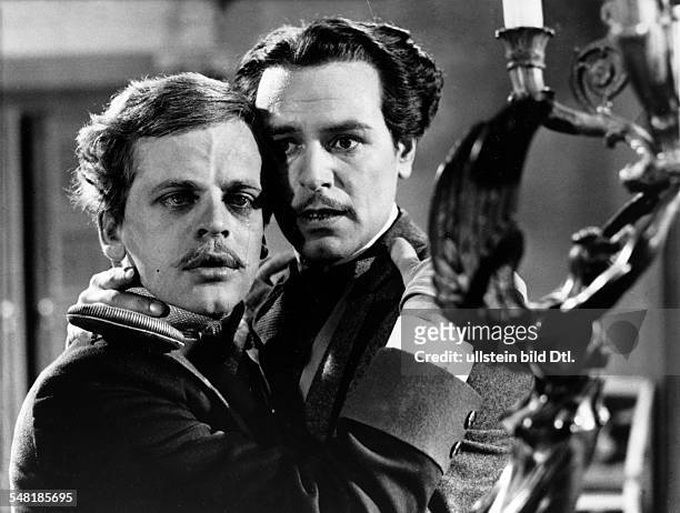 Kinski, Klaus *-+ Schauspieler, D - als 'Prinz Otto' mit O.W.Fischer als 'Ludwig' in dem Film 'Ludwig II.', Regie: Helmut Kaeutner, D - 1955
