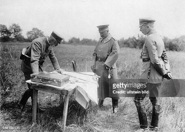 Wilhelm II - German Emperor, King of Prussia *27.01.1859 - + German Emperor First World War The Emperor at a table with maps with his brother Prince...