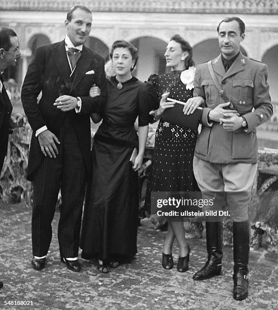 Primo de Rivera, Miguel *1903-1964+ Politician, Spain Regional leader of the Falange in Madrid; later embassador to London Primo with his wife...