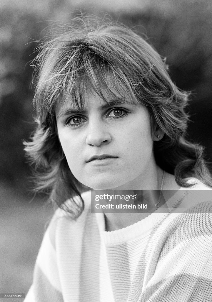 People, young girl, portrait, pulli, aged 20 to 25 years, Birgit - 15.04.1983