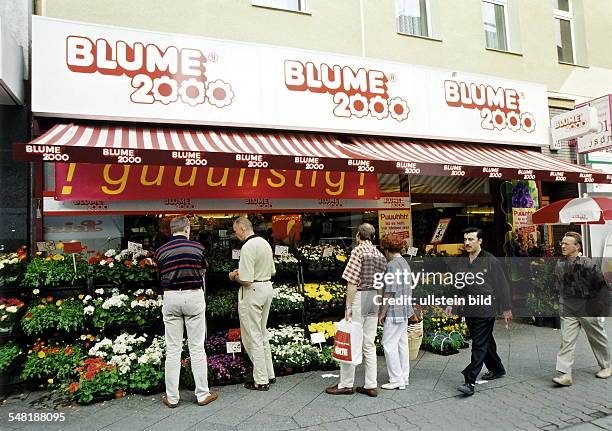 Filiale von Blume 2000 in der Karl-Marx-Strasse in Neukölln - Aussenansicht - 1999