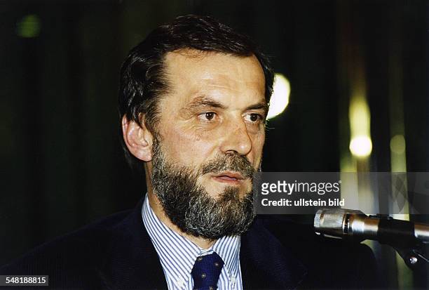 Draskovic, Vuk *- Schriftsteller, Politiker, Jugoslawien Aussenminister von Serbien und Montenegro von April 2004 bis Juni 2006 Aussenminister von...