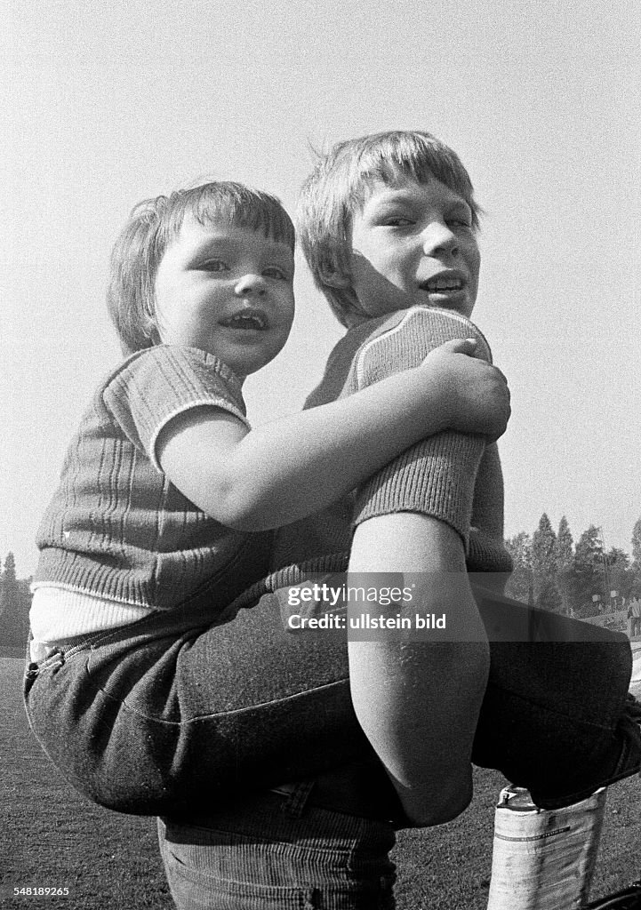People, children, boy bears a younger boy piggyback, aged 10 to 13 years, aged 6 to 8 years - 15.09.1973