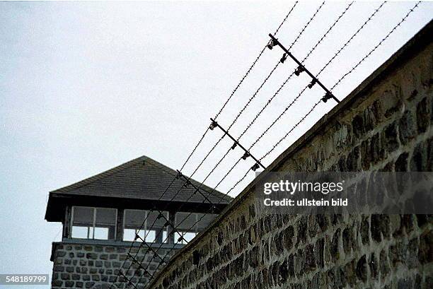 Wachturm und Aussenmauer des Konzentrationslager in Oberösterreich - 1998