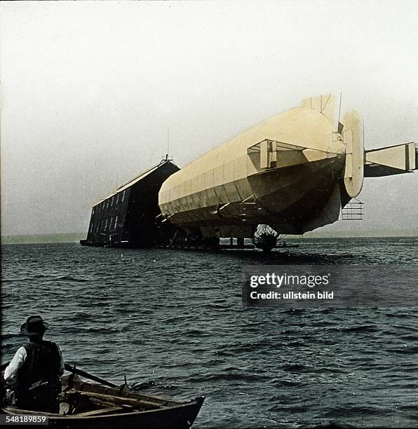 Zeppelin5 The German Zeppelin Photos and Premium High Res Pictures - Getty Images