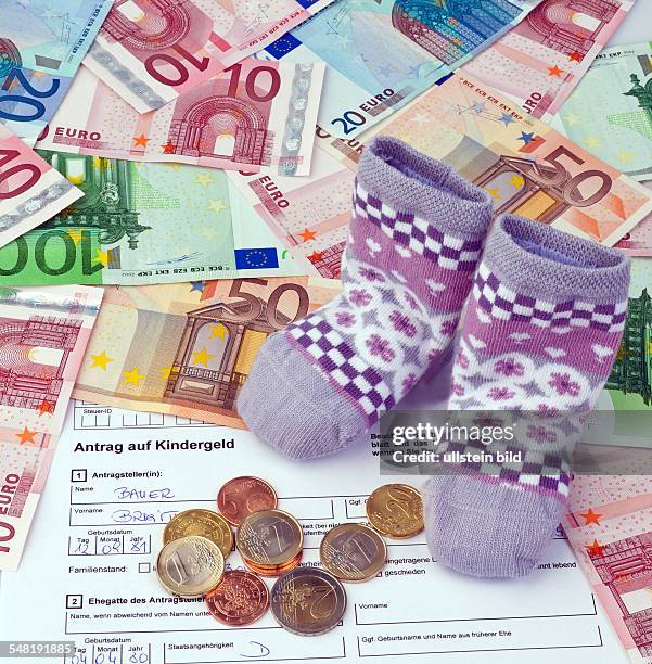 Germany - baby socks and request of child benefit