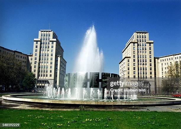 Blick auf den Brunnen von Fritz Kühn - Mai 1999