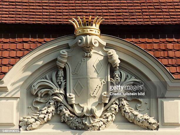 Das Schloss des Husarengenerals Hans Joachim von Ziethen in Wustrau : Das Wappen derer von Zieten am Schloss - 1999