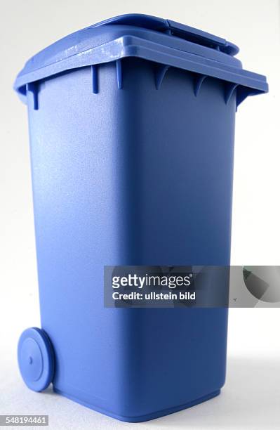 Symbolic photo rubbish bin